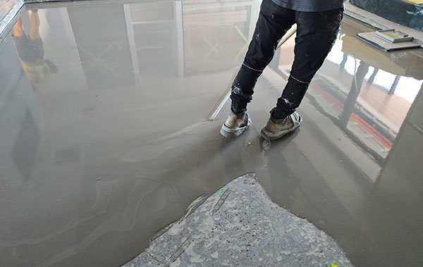 self-levelling compound floor overlay